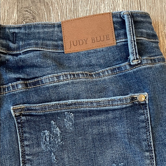 Judy Blue Distressed Denim Shorts blue size xxl frayed hem - Picture 6 of 9